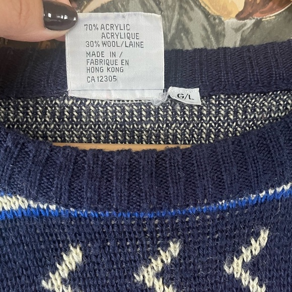 Vintage Wool Blend Sweater – Navy & Red Geometric Knit, 90s Cozy Classic - Picture 5 of 6